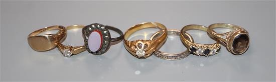 A yellow metal and claw set solitaire diamond ring (a.f.) and six other rings including 9ct and silver.